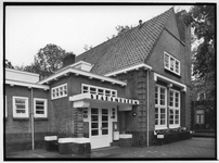 837751 Gezicht op de voormalige School met den Bijbel, hier in gebruik als Stadsmuseum (Walkade 4) te IJsselstein.